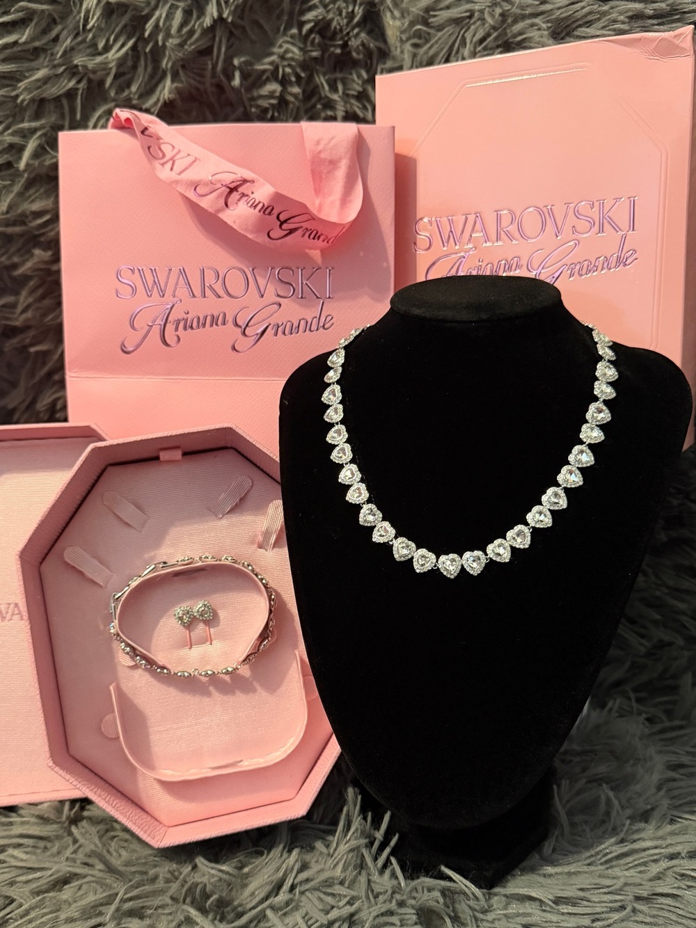 Ariana Grande x Swarovski Heart Necklace Set